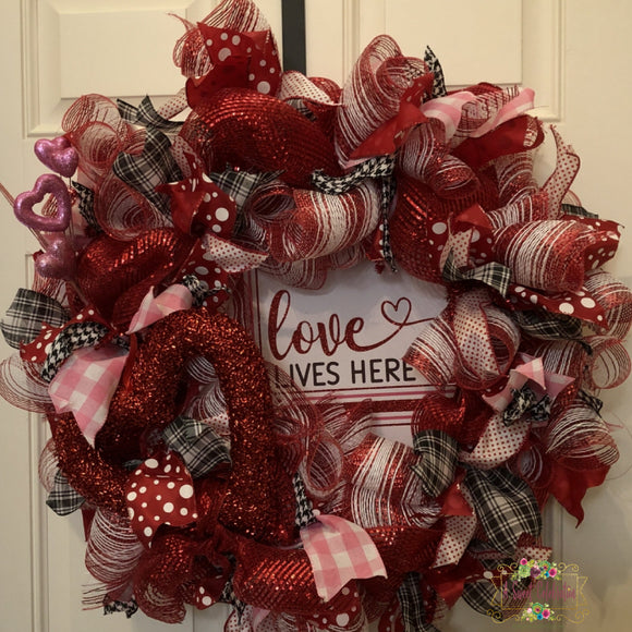 VALENTINE'S DAY WREATH - LOVE IS WELCOME HERE RED PINK WREATH
